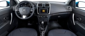 Renault-Sandero-Dynamique-2015-Brasil-interior-painel