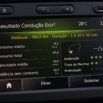 Renault-Sandero-Dynamique-2015-Brasil-interior-painel-tela-Eco-Coaching-Eco-Scoring