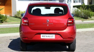 Renault-Sandero-Dynamique-2015-Brasil-nova-traseira