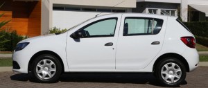 Renault-Sandero-Expression-2015-Brasil-lateral