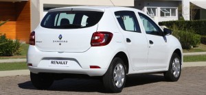 Renault-Sandero-Expression-2015-Brasil-traseira