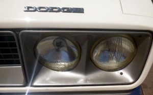 Dodge-Le-Baron-1979-detalhe-farol