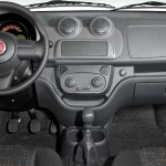 Fiat-Uno-Vivace-2015-Brasil-painel-interior