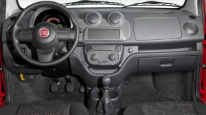 Fiat-Uno-Vivace-2015-Brasil-painel-interior