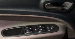 Novo-Fiat-Uno-2015-Brasil-vidros-eletricos