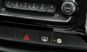 Novo-Fiat-Uno-Evolution-2015-Brasil-Start-Stop-detalhe-painel