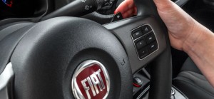 Novo-Fiat-Uno-Way-2015-Brasil-cambio-Dualogic-Plus-borboleta-paddle-shift-volante