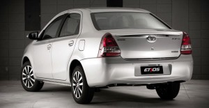 Toyota-Etios-Seda-sedan-1.5-Platinum-2015-Brasil