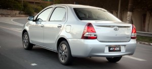 Toyota-Etios-Seda-sedan-Platinum-2015-Brasil