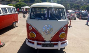 Volkswagen-Kombi-1975-Brasil-classico
