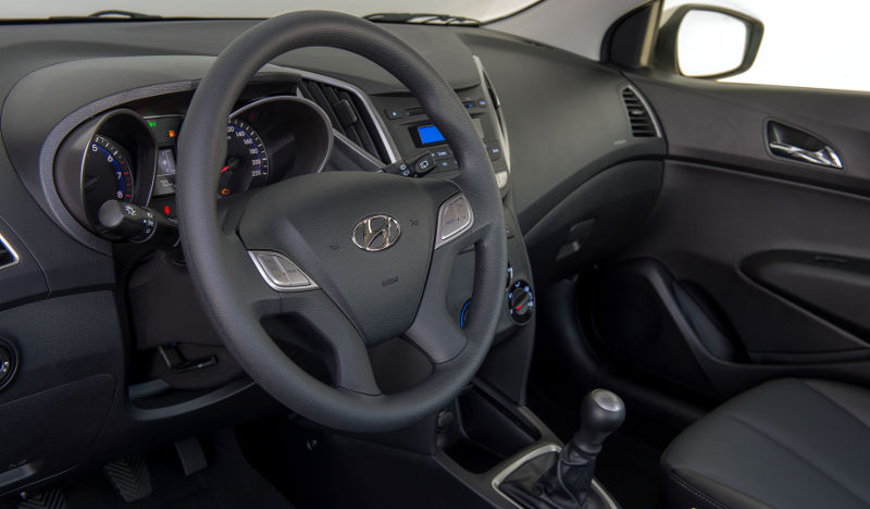 Hyundai/Divulgação Hyundai-HB20-HB20SFor-You-2015-Brasil-serie-especial-painel