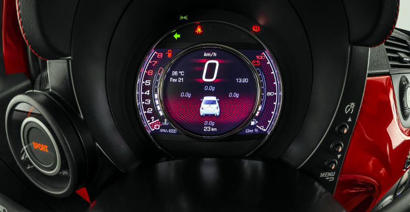 Fiat/Divulgação Fiat-500-Abarth-2015-painel-LCD