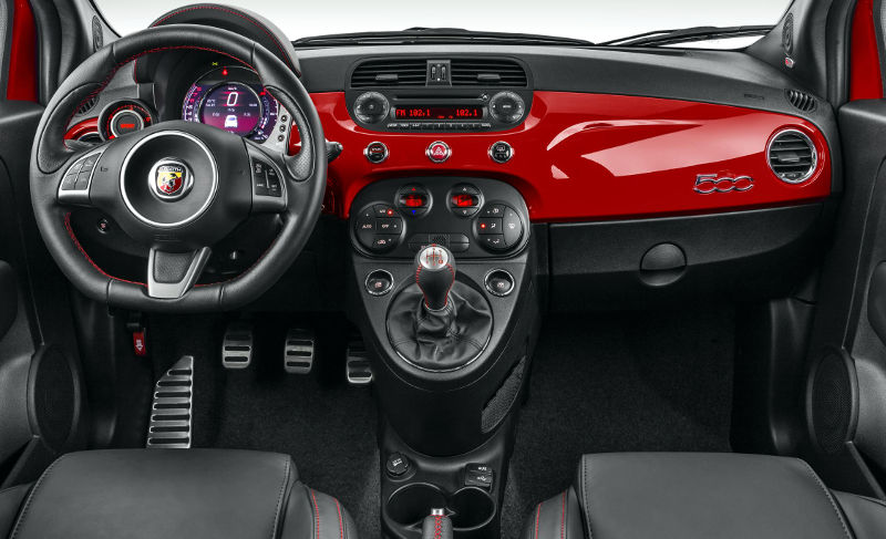 Fiat/Divulgação Fiat-500-Abarth-2015-painel
