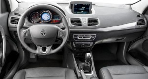 Renault-Fluence-Dynamique-2015-painel