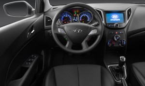 Hyundai-HB20-Spicy-interior-painel