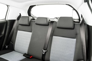Peugeot-208-Active-Pack-2016-banco-traseiro