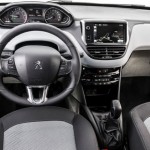 Peugeot-208-Active-Pack-2016-painel