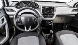 Peugeot-208-Active-Pack-2016-painel