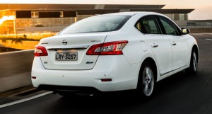 Nissan-Sentra-Unique-CVT-2016