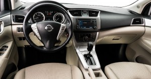 Nissan-Sentra-Unique-CVT-painel-2016