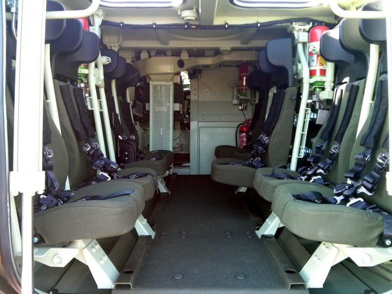 Renato Parizzi / De 0 a 100 VBTP-Guarani-blindado-exercito-brasileiro-brasil-Iveco-interior