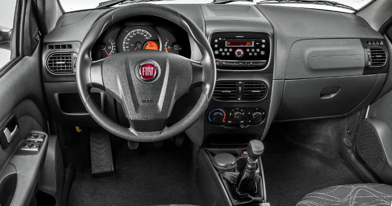 Fiat/Divulgação Fiat-Siena-EL-2016-painel