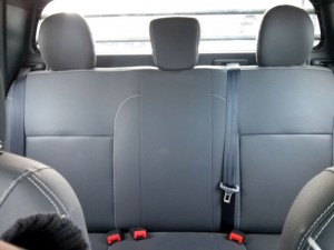 Renault-Duster-Oroch-2.0-2016-banco-traseiro