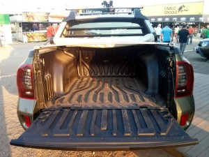 Renault-Duster-Oroch-2.0-2016-carga
