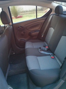 Nissan-Versa-2016-banco-traseiro