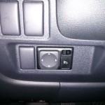 Nissan-Versa-2016-botao-retrovisor-eletrico