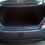 Nissan-Versa-2016-porta-malas