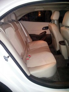 Chevrolet-Malibu-LT-2015-espaco-traseiro-lado-passageiro
