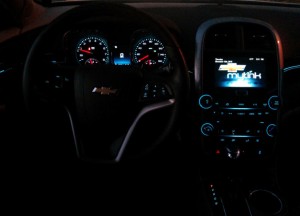 Chevrolet-Malibu-LT-2015-luzes-painel