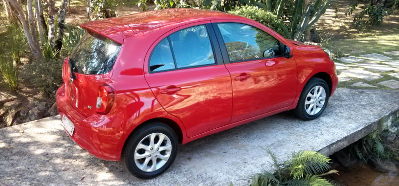 Renato Parizzi / De 0 a 100 Nissan-March-2016-flex