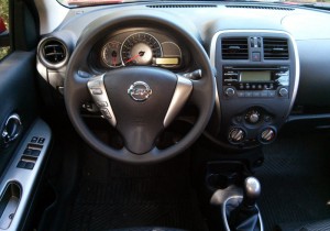 Nissan-March-SV-2015-2016-painel