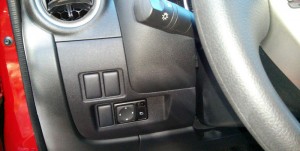 Nissan-March-SV-2015-2016-retrovisor-eletricos