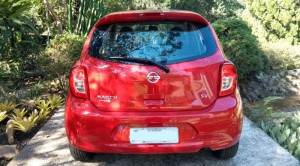 Nissan-March-SV-2015-2016-traseira