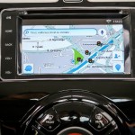 Nissan-March-SL-Colors-Multi-App-central-multimidia-GPS-2016