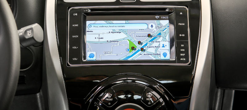 Nissan/Divulgação Nissan-March-SL-Colors-Multi-App-central-multimidia-GPS-2016