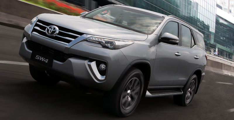 Toyota-Hilux-SW4-2017
