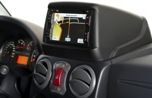 Fiat-Doblo-Adventure-Extreme-central-multimidia