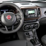 Fiat-Toro-Volcano-2017-picape-painel