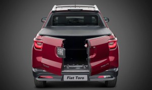 Fiat-Toro-Volcano-2017-picape-tampa-traseira-dupla