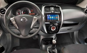 Nissan-March-SL-Rio-2016-painel-central-multimidia