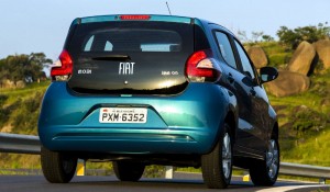 Fiat-Mobi-Like-On-2017-tampa-traseira-vidro