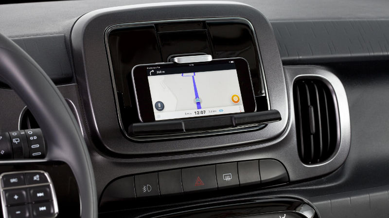 Fiat/Divulgação Fiat-Mobi-Live-On-2017-smartphone-GPS-waze