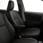 Toyota-Etios-2017-hatch-sedan-automatico-apoio-braco