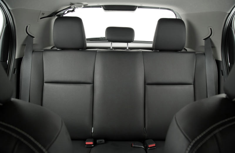 Toyota/Divulgação Toyota-Etios-2017-hatch-sedan-banco-traseiro-cinto-tres-pontos-encosto-cabeca