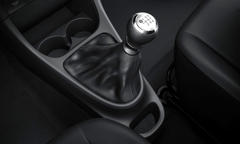 Toyota/Divulgação Toyota-Etios-2017-hatch-sedan-cambio-manual-6-marchas