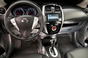 Nissan-Versa-automatico-CVT-2017-cambio-painel